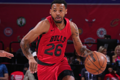 塞尔维亚队欧锦赛前景堪忧：快船得分手伤停，阵容调整成关键